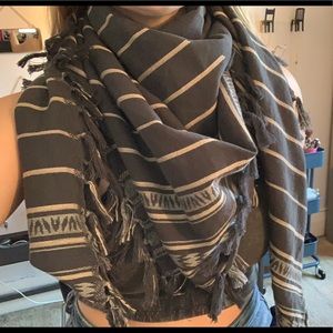 ARITIZIA WILFRED BLANKET SCARF